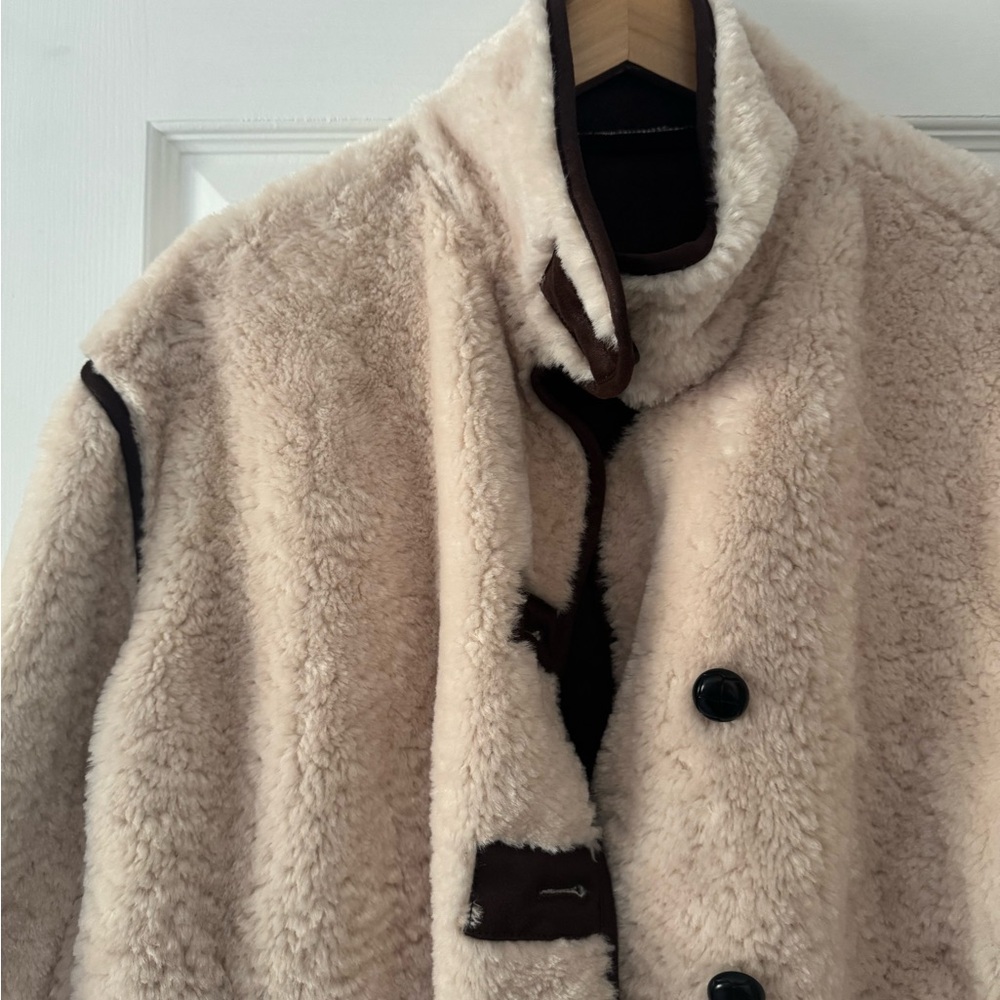 COMMENSE Sherpa Jacket with Brown Piping - Picture 2 of 3
